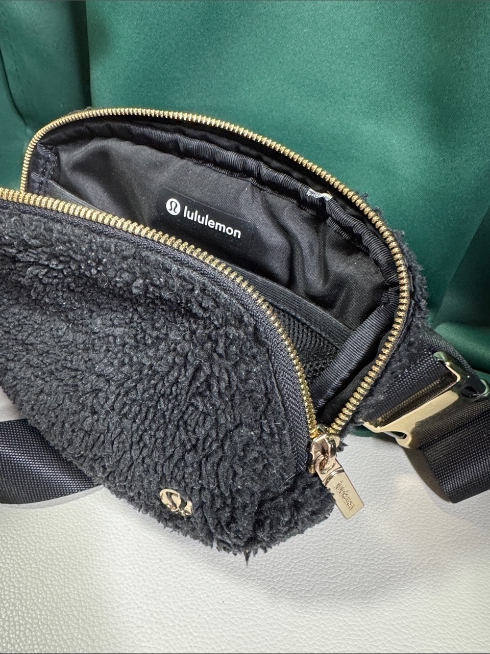 Lululemon Everywhere Belt Bag made of fleece with gold zipper details